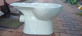 2x nové WC nádrže se splachovanim. 1x kombi WC. - 9