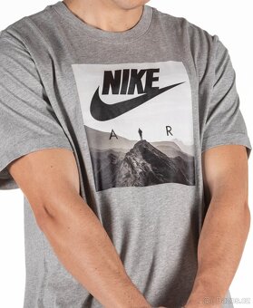 Koupím tričko Nike air graphic tee - 9