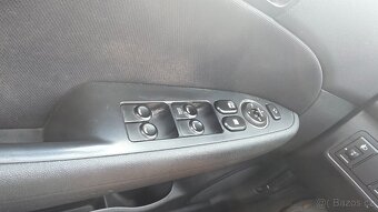 Hyundai i30 kombi 1,4i - 9