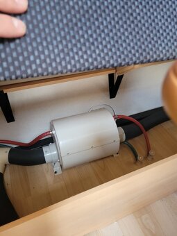 Obytný přívěs-karavan Hobby 400 deluxe Easy s pojezdem. - 9