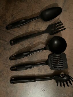 Pánve a další nádobí a náčiní - 9