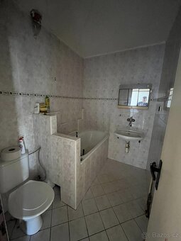 Rodinný dům s možností rozdělení na dvě bytové jednotky  Cho - 9