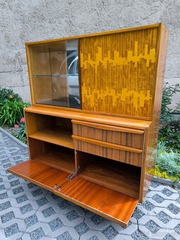 Sekretář, vitrína Jitona - Landsman a Nepožitek - 60. léta - 9