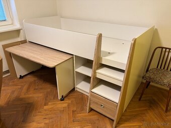 skrin, postele, kreslo, stolky - 9