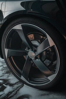 Audi RS4 Avant, V8 - 9
