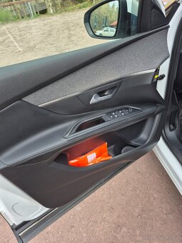 Peugeot 5008 1.6 88kw, automat, 7mist - 9