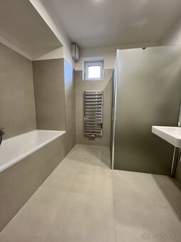 Pronájem bytu 4+kk a 72m2 terasa, 2x garáž, Tomkova, Hejčín, - 9