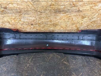 ZADNÍ NÁRAZNÍK VW BORA LIMUZINA - ČERVENÁ - 9