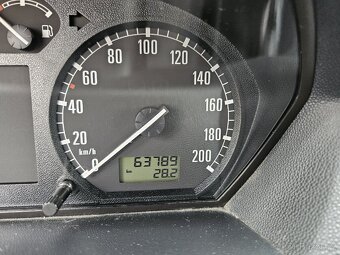 ŠKODA FABIA 1.4 16V PO BABIČCE - 9