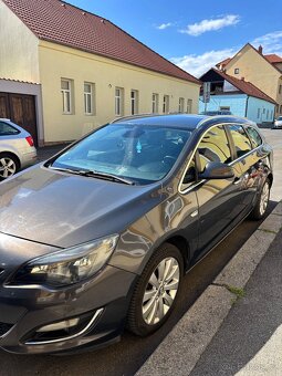 Opel Astra Sport Tourer 2012 - 9