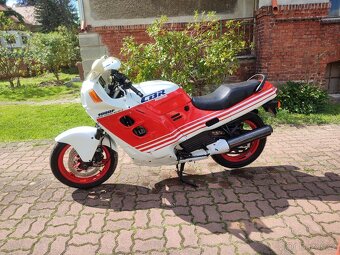 Honda CBR 1000F - 9