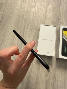 IPhone SE 128 GB černý - 9