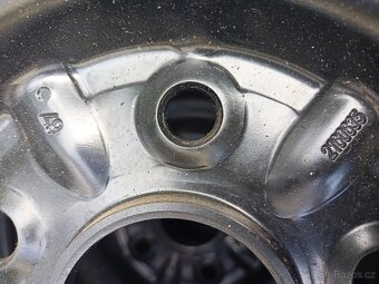Prodám hezkou letní sadu 205/60/16 zn.MICHELIN na Mazda,Niss - 9
