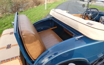 1930 Ford Model A Roadster DeLuxe - 9