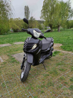 PRODÁM SKÚTR 125 ........PRODÁNO. - 9