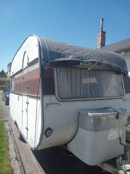 Karavan na pevné stání - 9