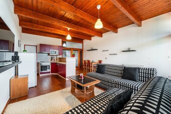 Prodej velice prostorného OV bytu 2+kk, 68 m2, s balkonem a  - 9