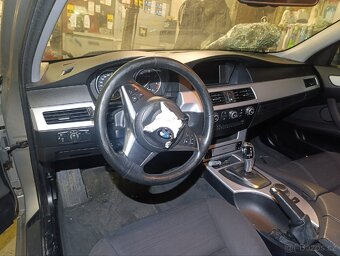 BMW e61 530xd lci (díly ) - 9