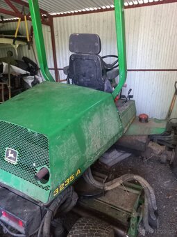Vřetenová sekačka John Deere. - 9