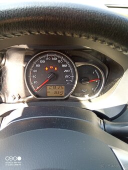 TOYOTA YARIS 1,3 - 9