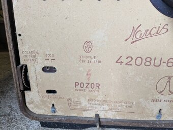 Starý televizor Tesla - 9