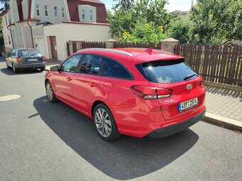 Hyundai i30 1.4 T-gdi 103kw top stav - 9