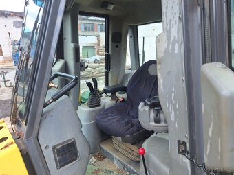 NEW HOLLAND D150 - 9