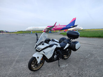 CFMOTO 650GT Premium, najeto 4 tkm, záruka - 9