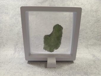 Krásný velký Vltavín z Chlumu, těžký14,36 gramu, ve stojánku - 9