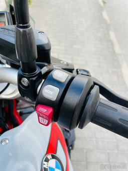 BMW R1200R LC r.v.2016 najeto 41tis km Akrapovič - 9