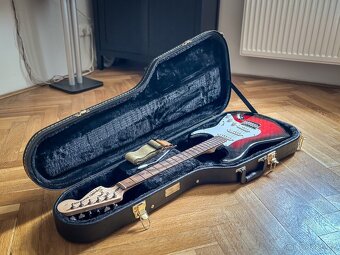 Squier Standard Stratocaster + hard case - 9