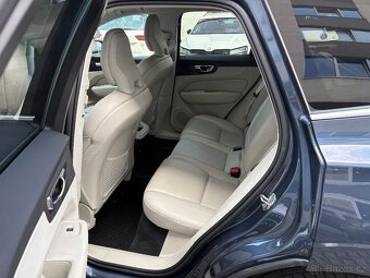 Volvo XC60 B4 140kW Inscription 4x4 AUT. Int. dětské sedačky - 9