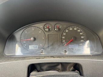 Prodám T5 transporter, 2.5 tdi 96kw 1 majitel nová STK-SPZ - 9