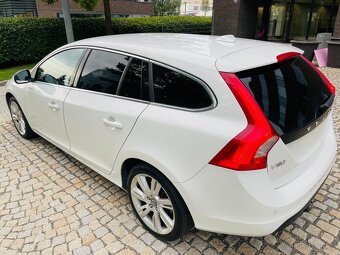 Volvo V60 2.0D 120KW AUTOMAT NAVI VÝHŘEV TAŽNÉ SERVISKA - 9