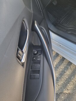Toyota Corolla - hatchback - 9