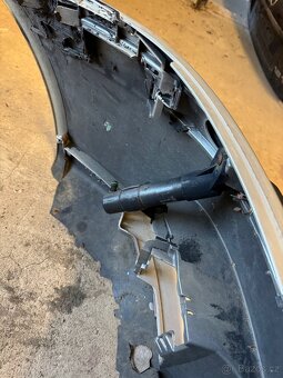 VW Golf 5, přední nárazník - 9