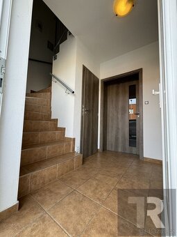 Prodej RD 5+2kk s třemi parkovacími stáními a pozemkem o vým - 9