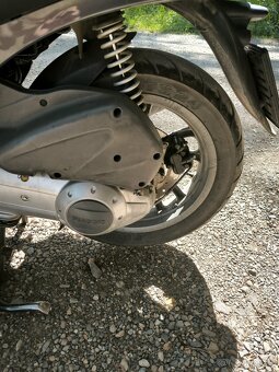 Piaggio Beverly 250 cruiser - 9