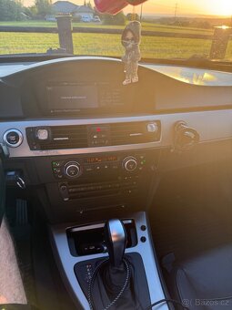 BMW e91 320i 125kw automat - 9