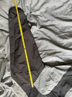 Šedá větrovka Nike Windbreaker - 9