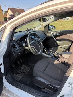 Prodám Opel Astra r.v. 2014 - 9