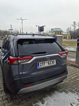 Toyota Rav 4 hybridní - 9