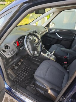 Prostorný Ford Galaxy 2009, benzín, servisovaný,bez investic - 9