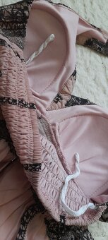 Krásné pudrové dlouhé šaty s přehozem - 9