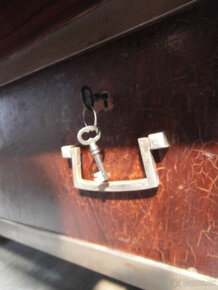 Trezor starý železobetonový zlatnický pult za 11.000 kč - 9