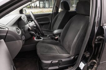 FORD FOCUS Ghia 1.6 85kw NOVÁ STK - 9