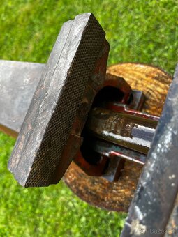 Svěrák masivní, čelisti 130 mm - 9