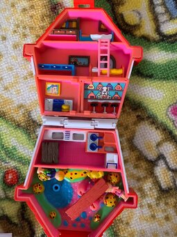 Retro Polly Pocket + novější, LOL panenky se stojanem.. - 9