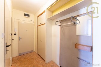 Světlý 3+1 ve Vyškově k rekonstrukci: balkon, sklep, klid... - 9