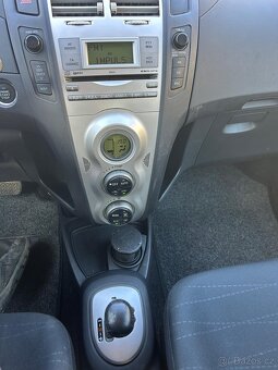 Toyota Yaris 1.4  D-4D 66 KW r.v.2006 automat - 9